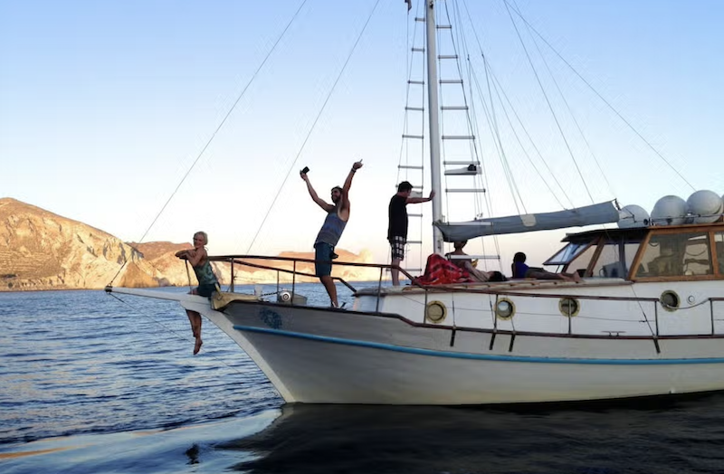 Passeio de barco tradicional pela Caldeira com comida Passeio de barco tradicional pela Caldeira com comida
